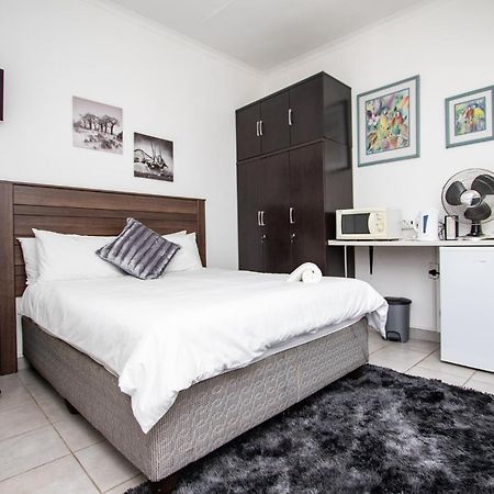 Willow Guest House Боксбург Екстериор снимка