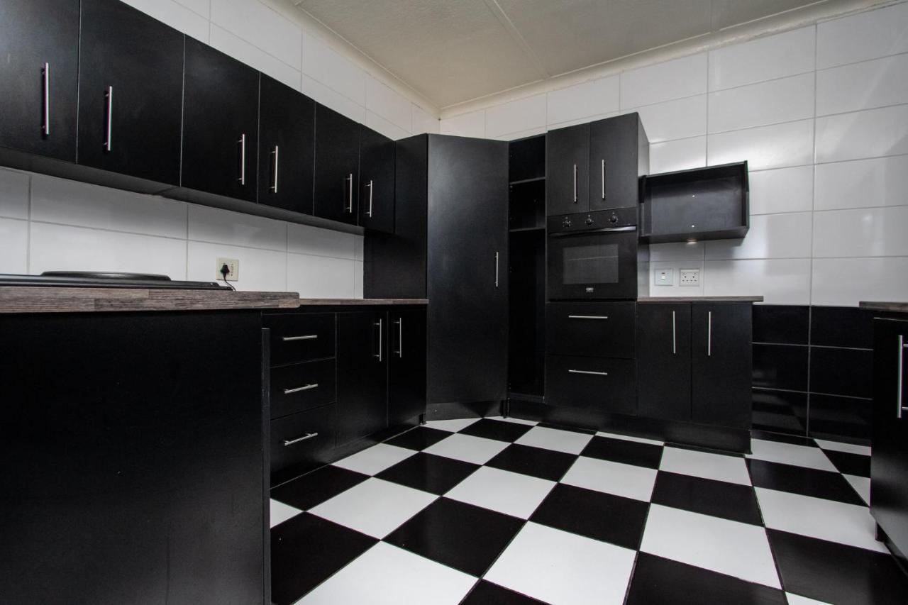 Willow Guest House Боксбург Екстериор снимка